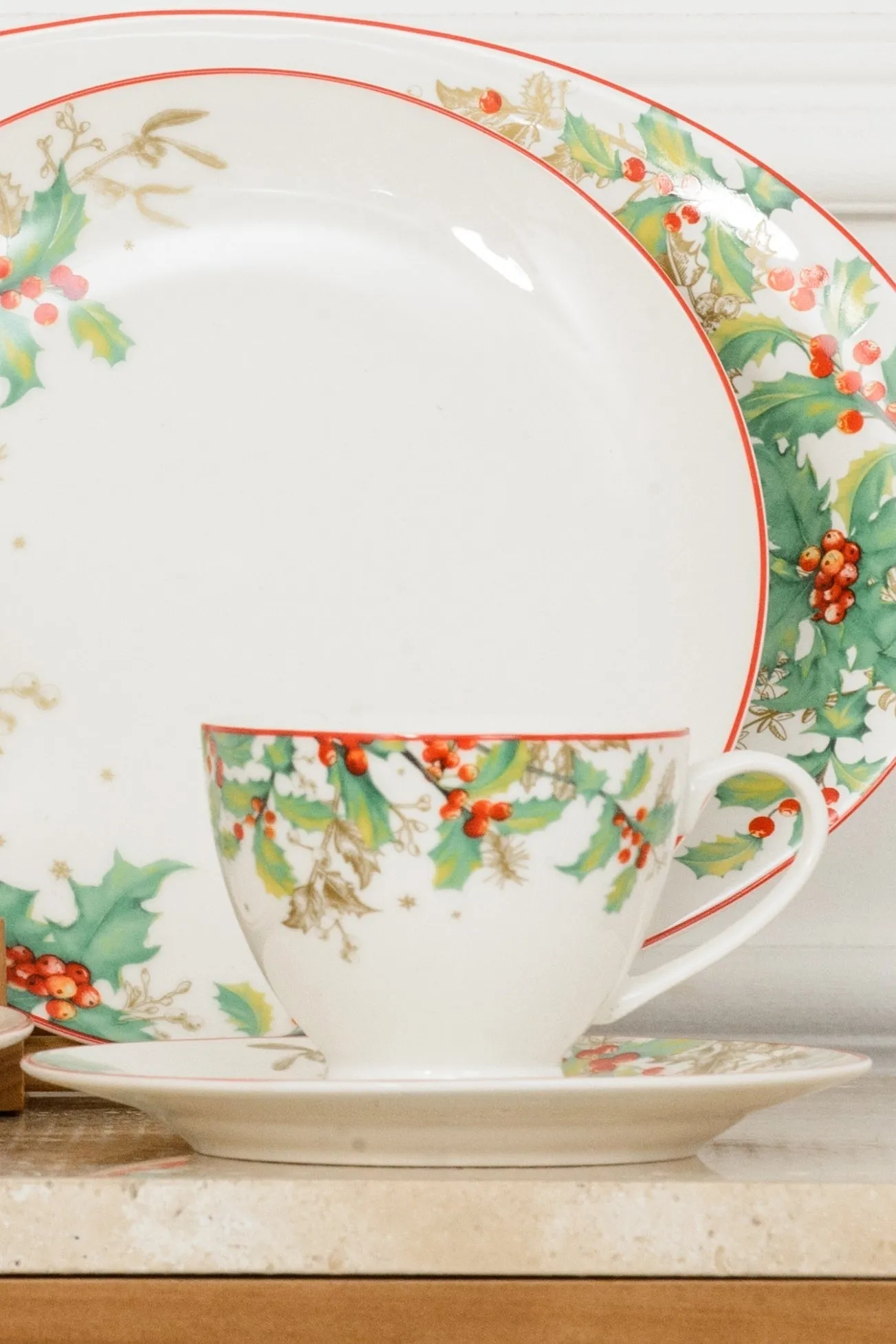 Christmas Holly Cup and Saucer Set of 4