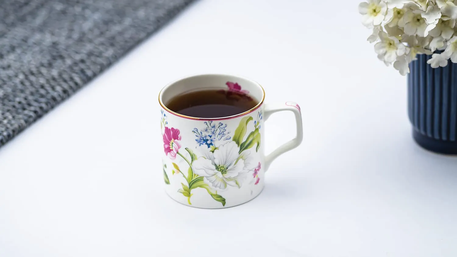 GOLDEN QUEEN'S Tea And Coffee Mugs - Set Of 6 (Pink & White Gold Line) - Bone China, 220 Milliliter